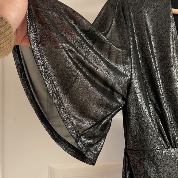 Express Women’s Metallic Flutter Sleeve Top NWOT - Picture 3 of 9